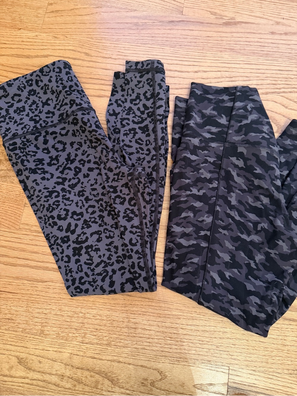 Womens Gray Leopard & Camo Active Leggings - 2/25$ size M